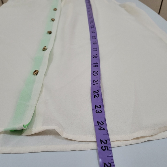 Pretty Good Button down sleeveless top - Picture 10 of 12
